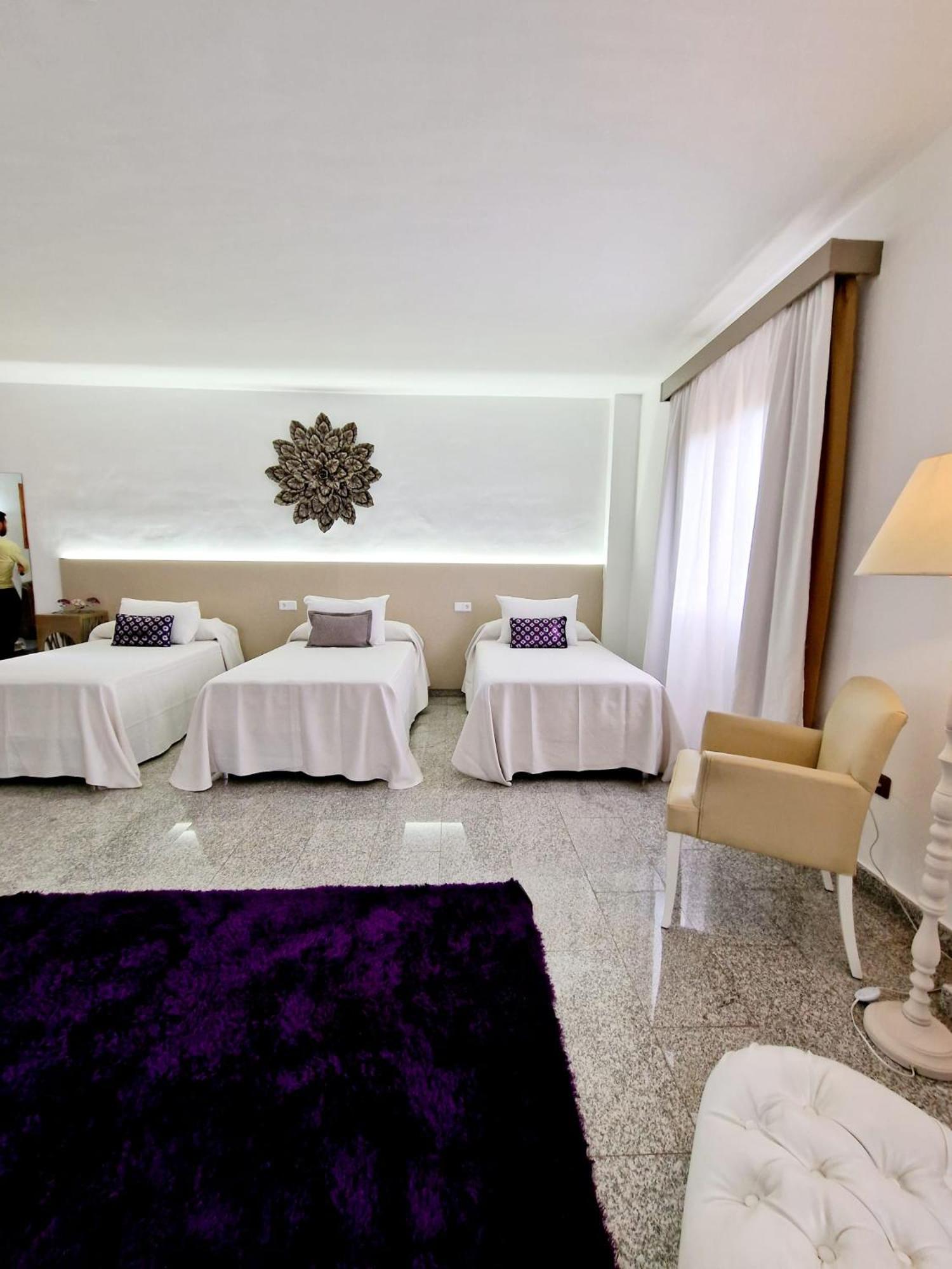Hotel Plaza Del Castillo Malaga Room photo